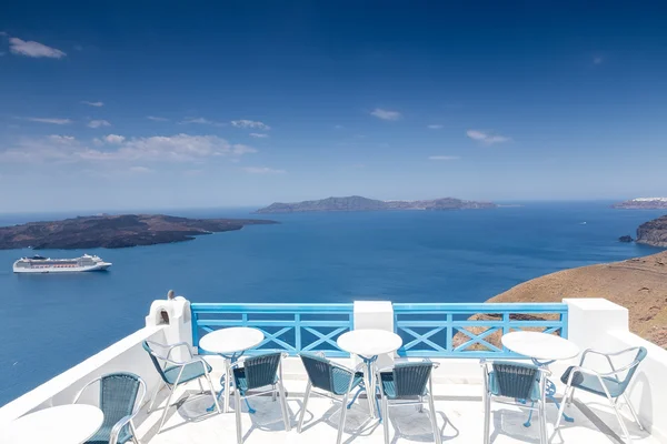 Вид на океан с балкона в Санторини, Греция — стоковое фото