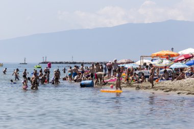  Yunanistan Katerini plaj manzarası. İnsanlar taze tadını çıkarın.