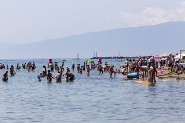  Yunanistan Katerini plaj manzarası. İnsanlar taze tadını çıkarın.