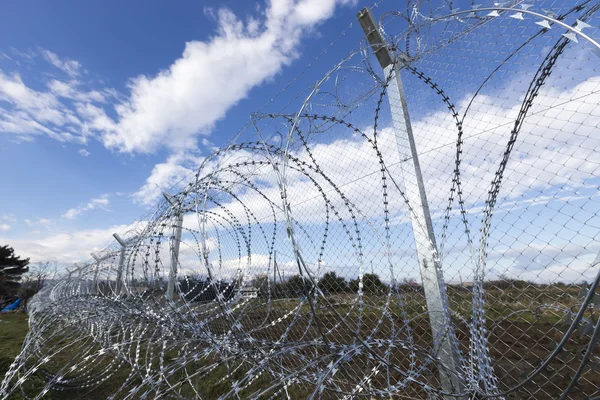 O exército de F.Y.R. da Macedônia continua a construção da cerca — Fotografia de Stock