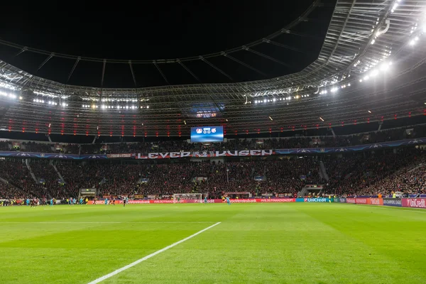 Belső nézet a teljes Bayarena stadion alatt az Uefa bajnok — Stock Fotó