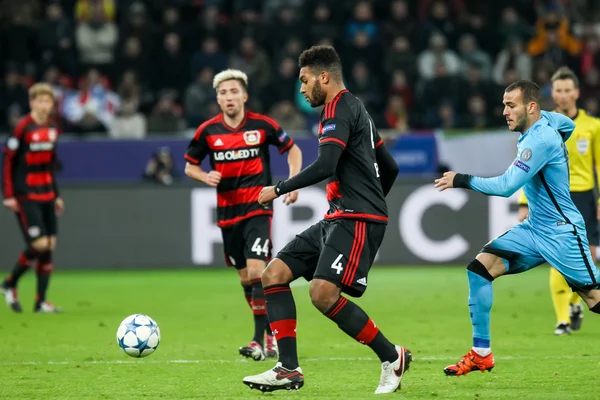 Jonathan Tah durante la partita di Champions League tra Bayer — Foto Stock