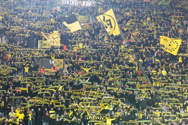 Mecz Ligi Europejskiej UEFA między Borussia Dortmund vs Paok — Zdjęcie stockowe