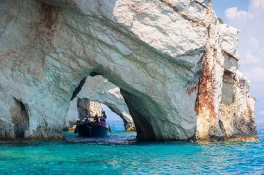 Zakynthos Adası Yunanistan'mavi gelen turist mağaralar