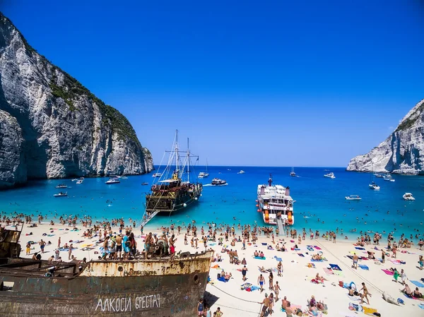 Vue de Navagio (naufrage) Plage à Zakynthos, Navagio Beach est — Photo