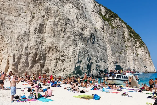 Vue de Navagio (naufrage) Plage à Zakynthos, Navagio Beach est — Photo