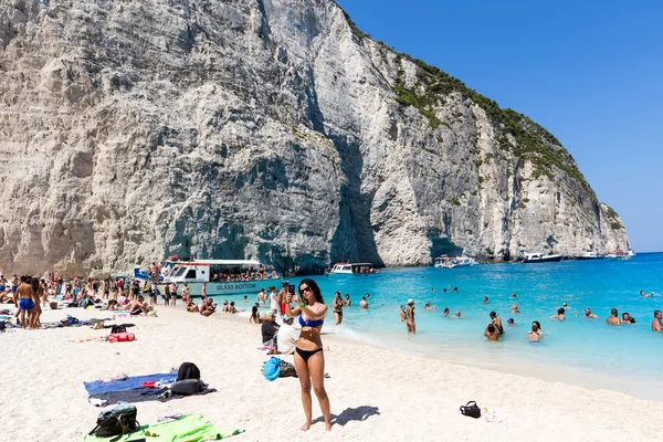 Vista de Navagio (naufrágio) Praia em Zakynthos, Navagio Beach é — Fotografia de Stock