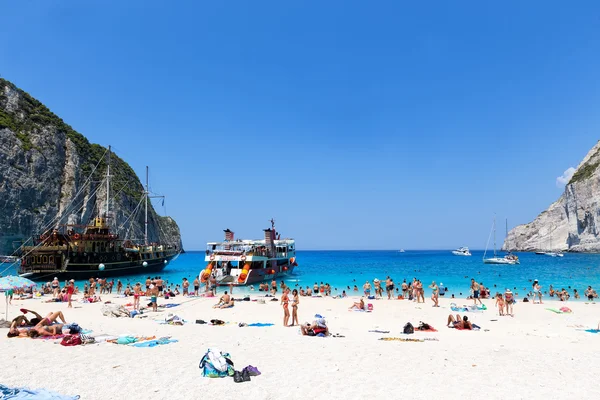 Vista de Navagio (naufrágio) Praia em Zakynthos, Navagio Beach é — Fotografia de Stock