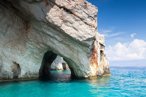 Grottes bleues sur l'île de Zakynthos en Grèce — Photo