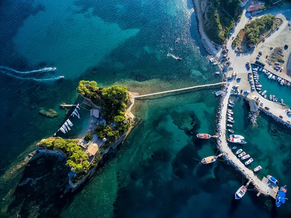 Arial uitzicht op de jachthaven met boten aan de baai van Zakynthos, Griekenland — Stockfoto