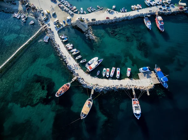 Arial uitzicht op de jachthaven met boten aan de baai van Zakynthos, Griekenland — Stockfoto