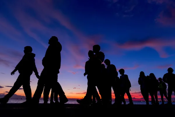 The Silhouettes are doing Activities on the Beach at Sunset — Stock Photo, Image