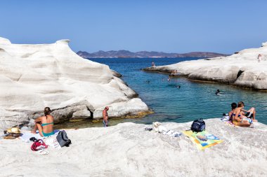 Milos, Gre Sarakiniko plaj temiz su turist zevk