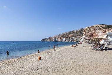 Turistler zevk Milos güzel plaj temiz su ben