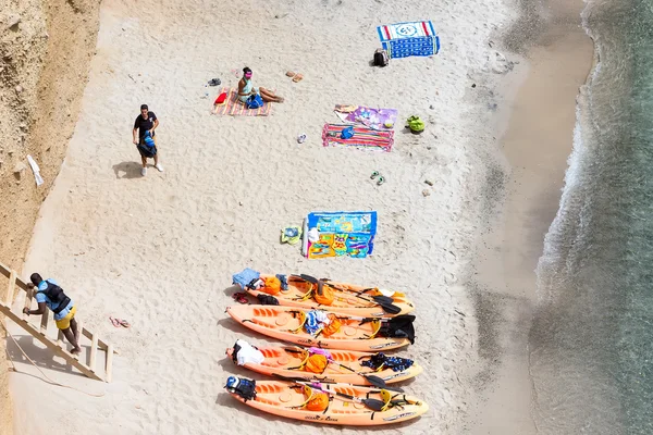 Toppsikt over kanoer på Tsigrado Beach på øya Milos, Cyclades , – stockfoto