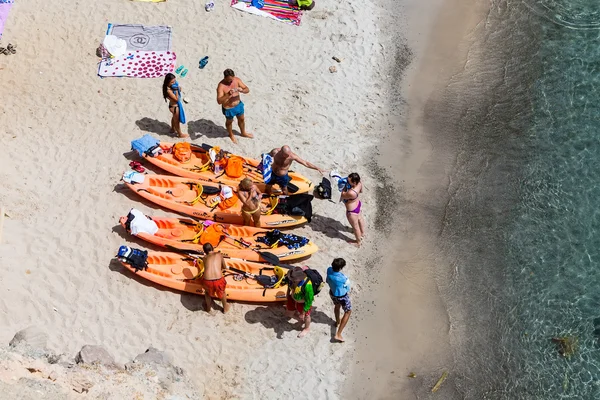 Top view of canoes at Tsigrado Beach in Milos island, Cyclades, — Stock Photo, Image