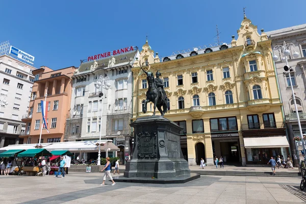 Verbot jelacic Denkmal auf dem zentralen Stadtplatz (trg bana jelacica) — Stockfoto