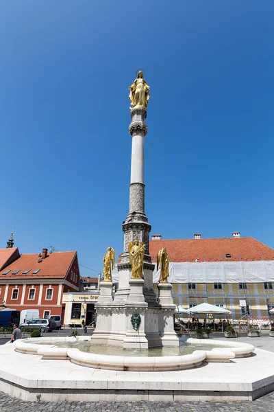 Columna de Santa María frente a la catedral de Zagreb, Croacia — Foto de Stock