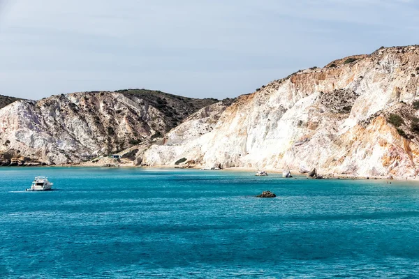 Bellissimi colori naturali della spiaggia di Firiplaka, Milos, Grecia — Foto Stock