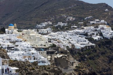  Evlerin ve pitoresk Santorini Island, Ege Denizi göster 