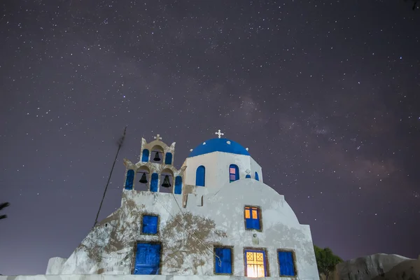 La Via Lattea dall'isola di Santorini in Grecia. Immagine scattata con — Foto Stock