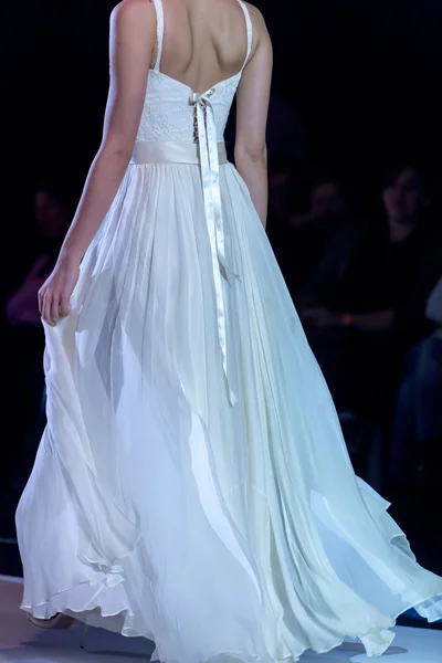 A model walks the runway during fashion show 14th Expo Wedding. — Stock Photo, Image