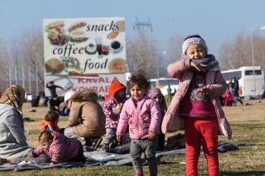 Binlerce göçmen ve mülteci Park o bekliyor