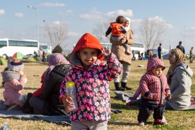 Binlerce göçmen ve mülteci Park o bekliyor