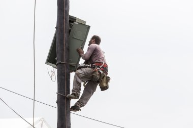 Elektrikli beton direk İsale Hattı için tırmanma işçi