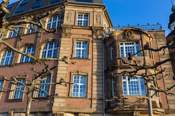 Moderne gebouwen in Dusseldorf, Duitsland. Het platform details van — Stockfoto