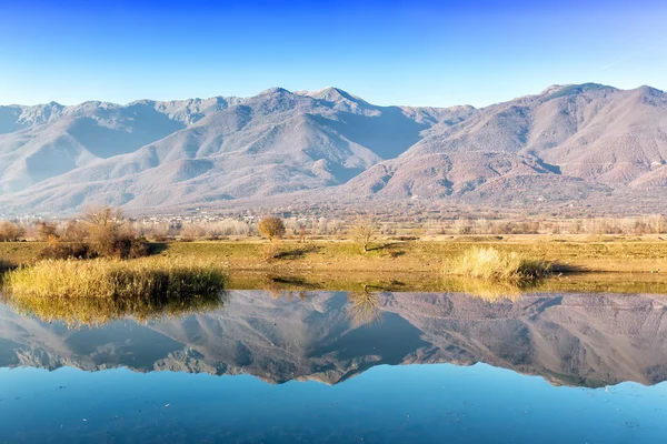 Veduta del lago Kerkini alla luce del giorno in Grecia — Foto Stock