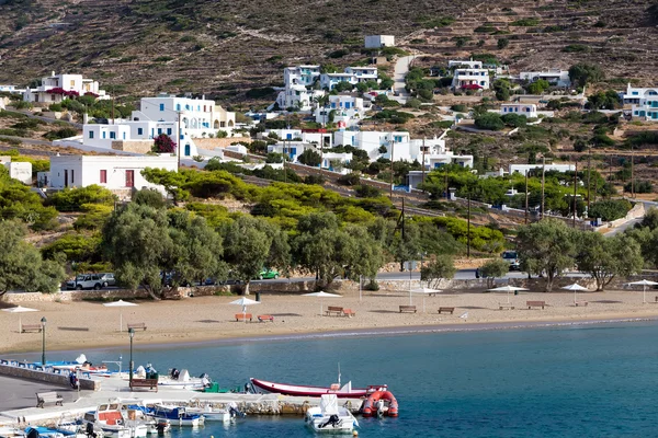 Klasszikus fehér házak, az iOS island, Cyclades falu — Stock Fotó