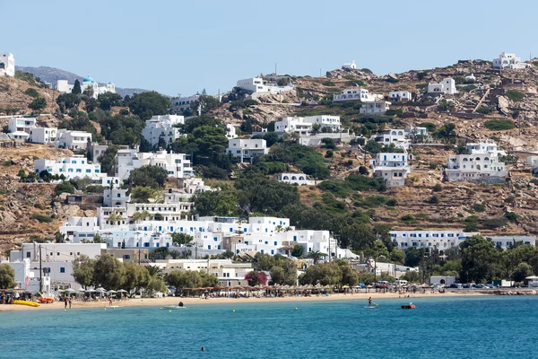 Klasszikus fehér házak, az iOS island, Cyclades falu — Stock Fotó