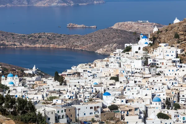 Vista aérea de la ciudad de Chora, isla de Ios, Cícladas, Egeo, Grecia — Foto de Stock