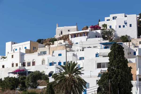 Прекрасный вид на городские здания на острове Иос, Греция — стоковое фото