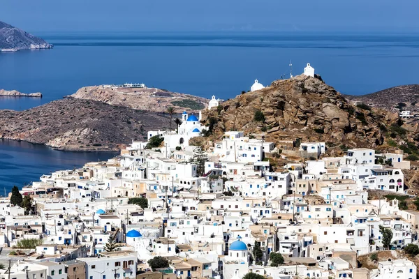 Vista aérea de la ciudad de Chora, isla de Ios, Cícladas, Egeo, Grecia — Foto de Stock