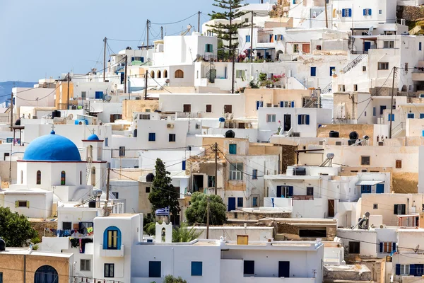 Υπέροχη θέα της πόλης κτίρια στο νησί της Ίου, Ελλάδα — Φωτογραφία Αρχείου