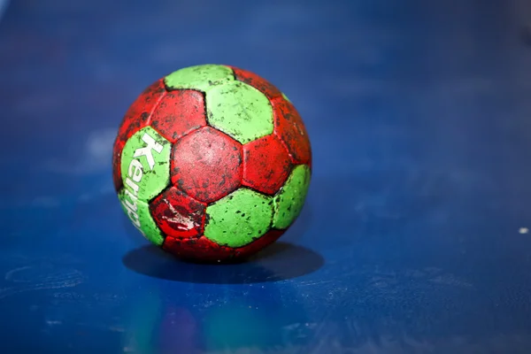 Hands holding a ball prior to the Greek Women Cup — 스톡 사진