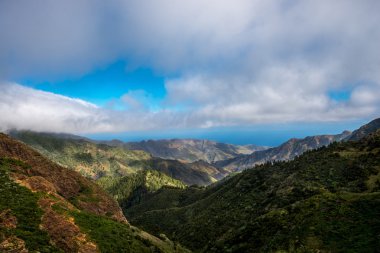La Gomera adada dağlar