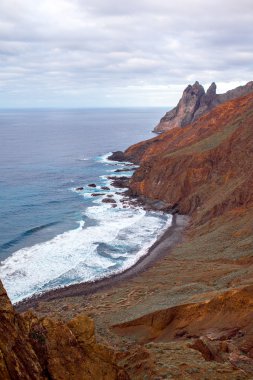 La Gomera kıyı şeridi