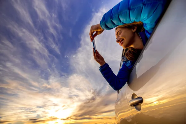 Woman enjoying beautiful cloudscape — Stok fotoğraf