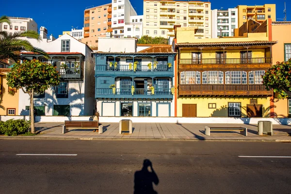 Coloridos balcones en la ciudad de Santa Cruz en la isla de La Palma — Foto de Stock