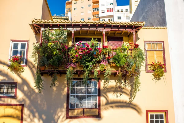 Coloridos balcones en la ciudad de Santa Cruz en la isla de La Palma — Foto de Stock