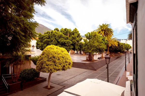 Plaza central en la ciudad de Los LLanos — Foto de Stock