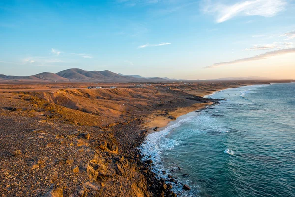 Kust in de buurt van El Cotillo dorp op Fuerteventura eiland — Stockfoto