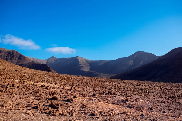 Deserted landscape with mountains on Fuerteventura island — Stock Photo, Image