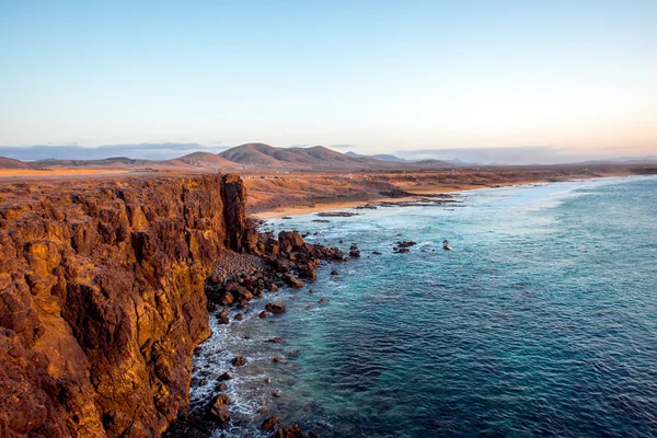 Küste in der Nähe des Dorfes El Cotillo auf der Insel Fuerteventura — Stockfoto