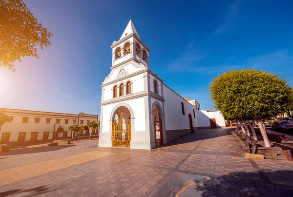Kostel ve městě Puerto del Rosario na ostrově Fuerteventura — Stock fotografie