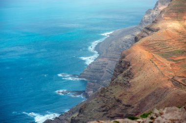 Famara kıyı şeridi Lanzarote Adası