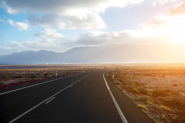 Autopista en la isla Lanzarote — Foto de Stock